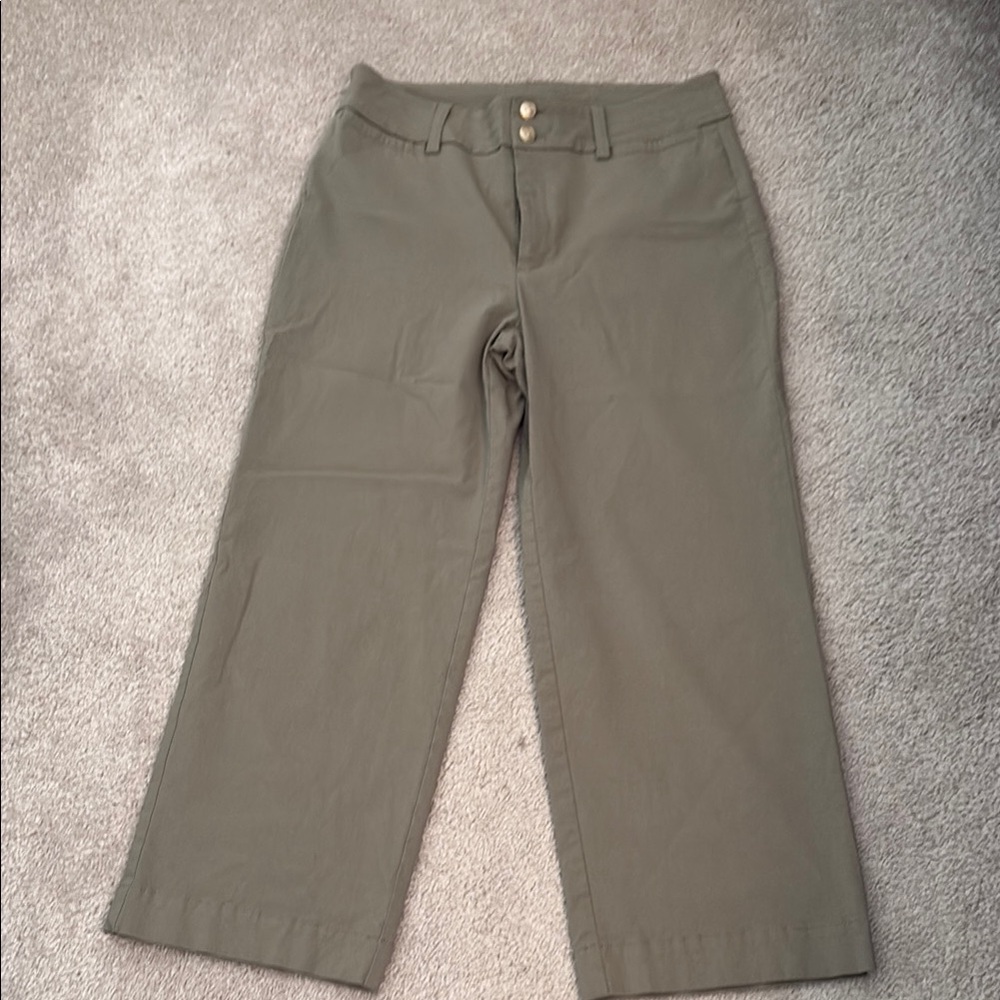 Chico’s Olive Green Wide Leg Cropped Pants